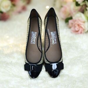 Salvatore Ferragamo Boutique 8B Vara Bow Tan Lizard Leather Pumps